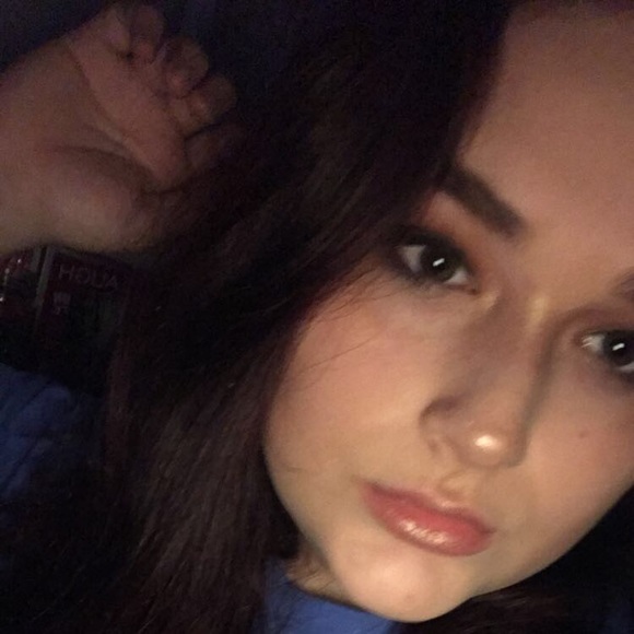 Meet your Posher, Aubrie - Picture 4 of 5